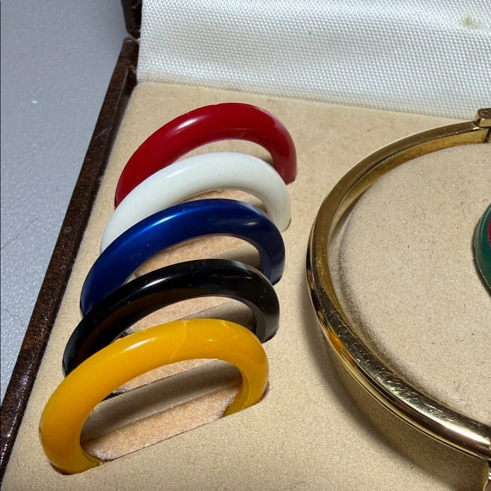 Vintage Gucci Gold Watch with Colorful Bezels - Picture 10 of 15